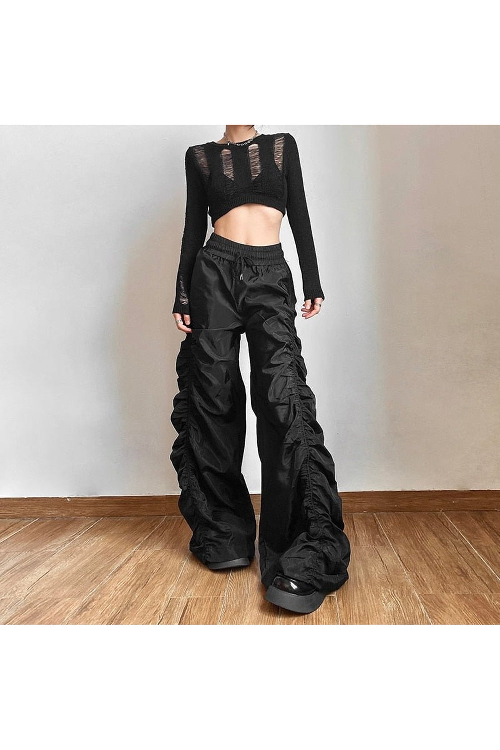 Alternatif Bol Gevşek Pantolon, rahat ve şık bir seçenek.