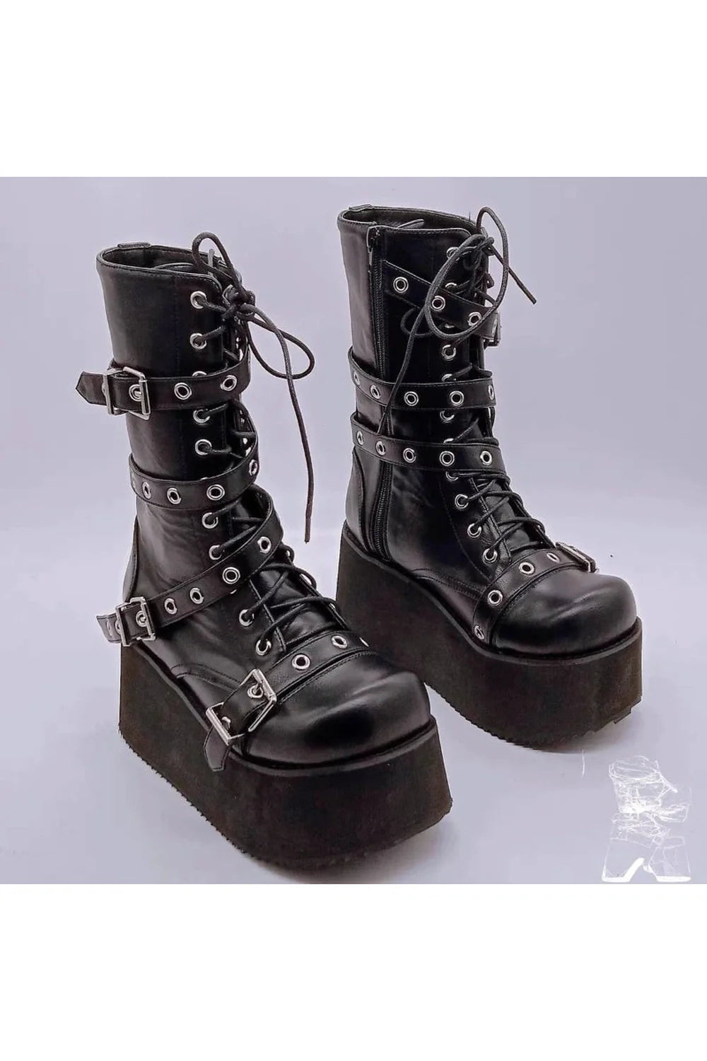 Alternatif Couture Platform Gotik Botlar, modern stil için cesur seçenek.