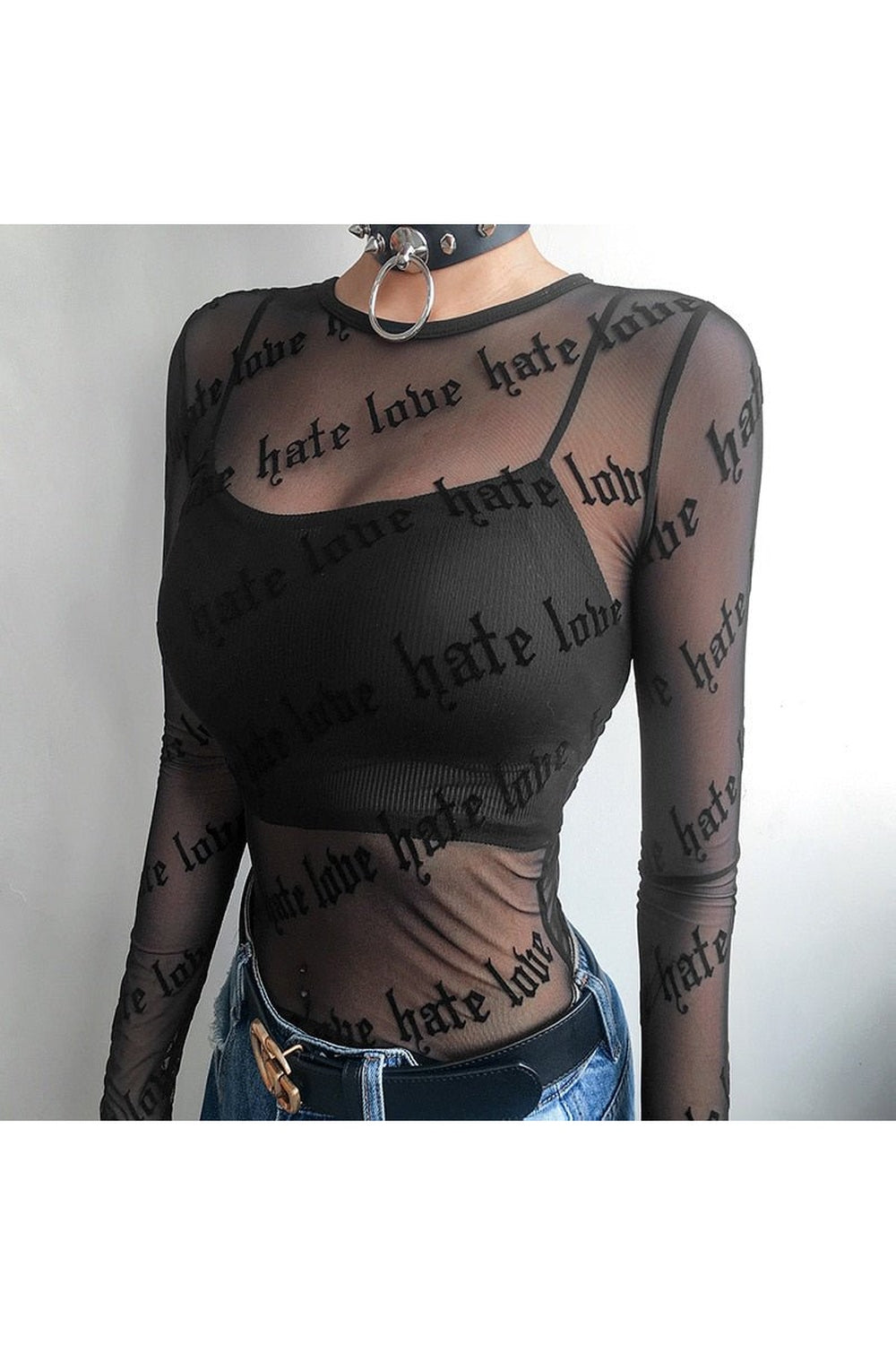 Gotik tarzda desenli Grunge File Tişört şıklığı yakalamanızı sağlar.