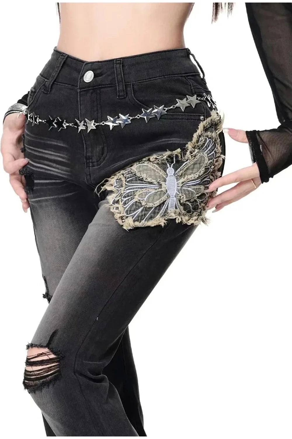 Gotik tarzda yırtık detaylı ispanyol paça kot.