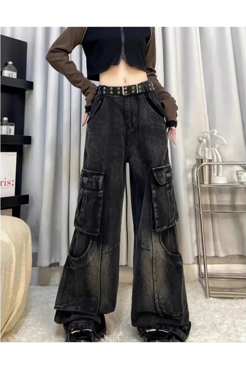Sonbahar dokusuyla Gotik tarzı ispanyol paça kot.