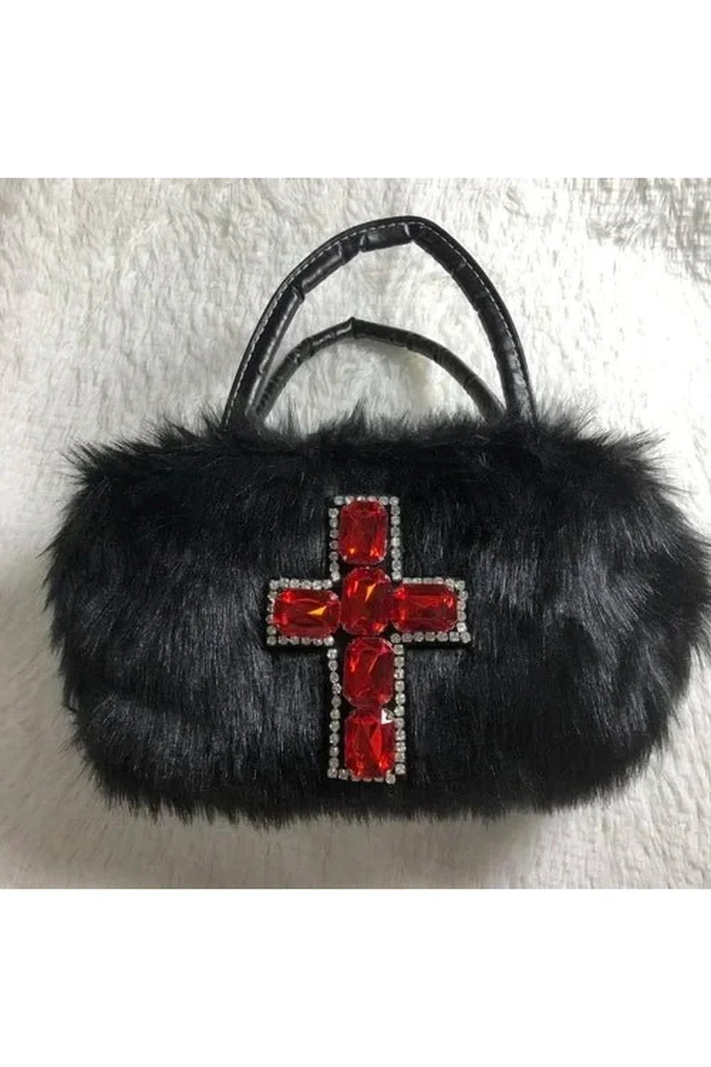 Gotik tarzı yansıtan omuz çantası, özgün tasarım.