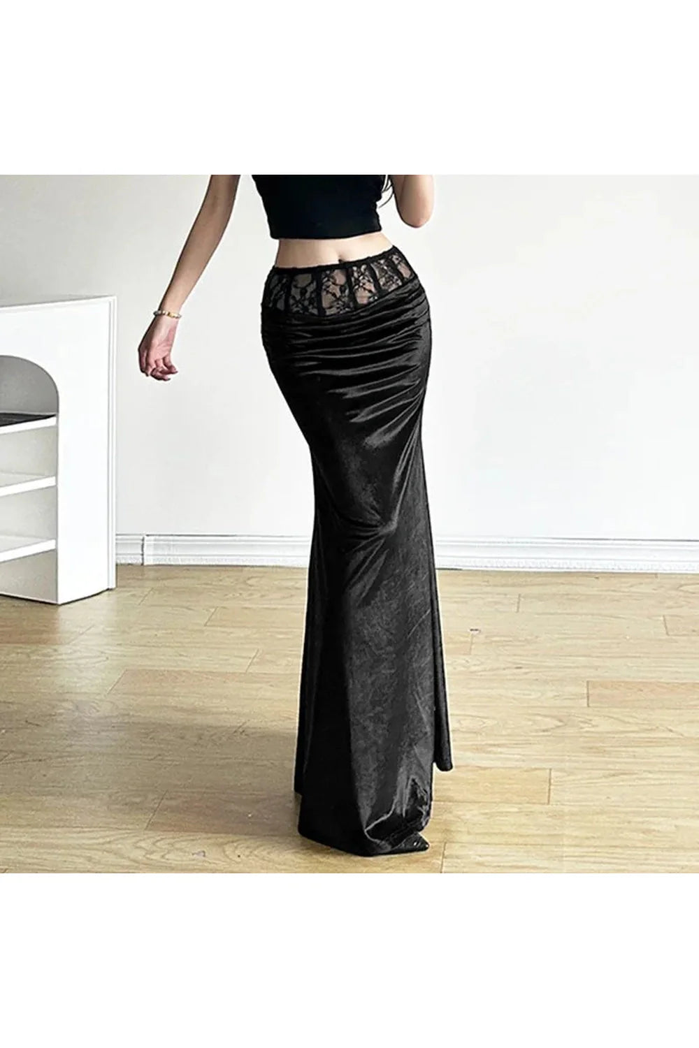 Gotik tarzda kadife deniz kızı eteği.
