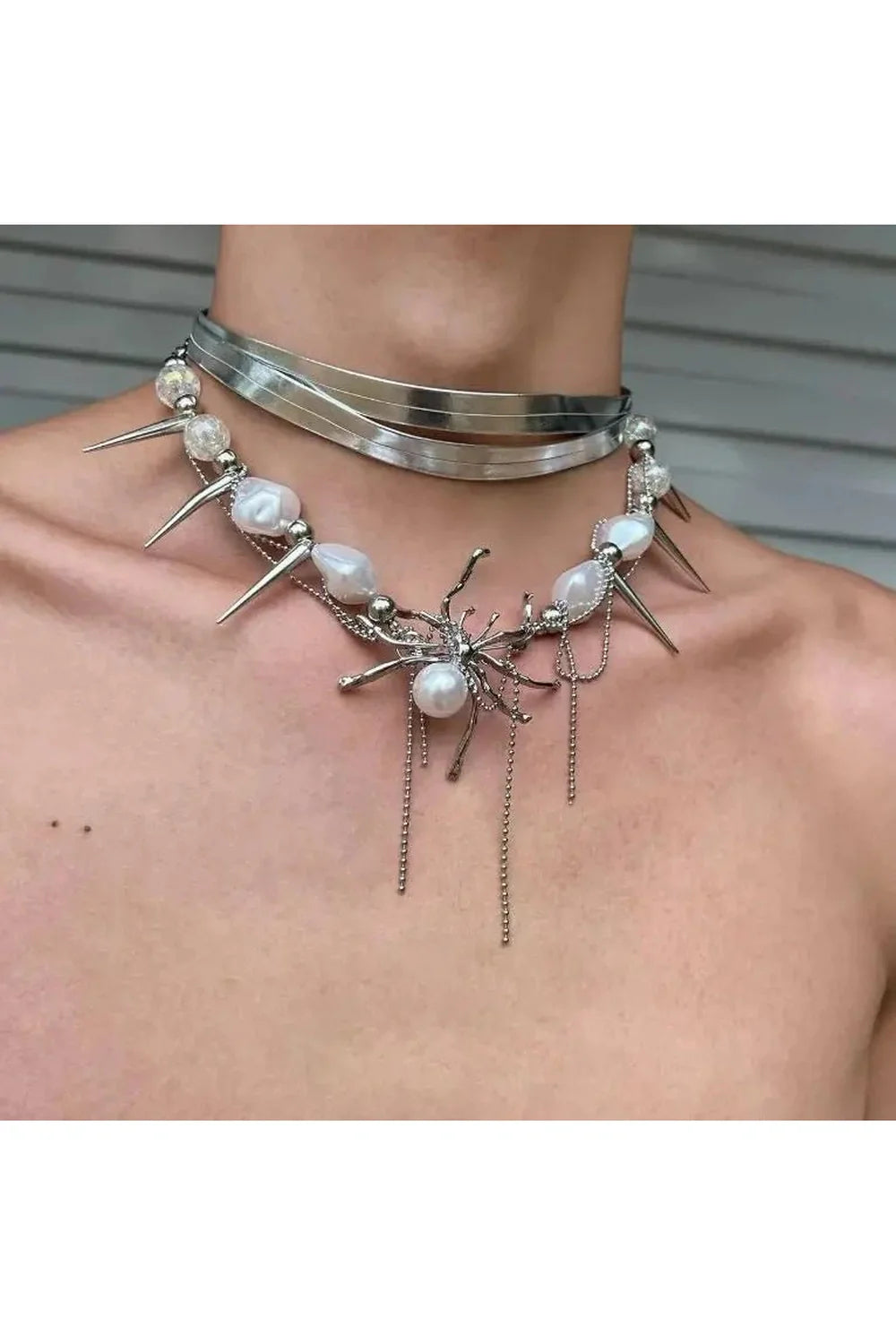 örümcek Kraliçe inci Diken Choker, asil ve şık.