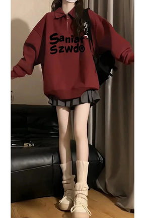 Retro tarzıyla dikkat çeken fermuarlı sweatshirt modeli.