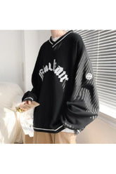 Aesthetic harf desenli geniş kesim sweatshirt, rahat ve modern.
