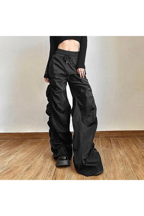 Alternatif Bol Gevşek Pantolon, rahat ve şık bir görünüm sunar.