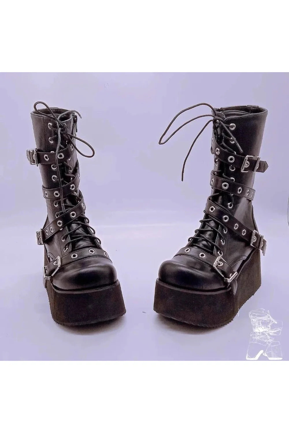 Alternatif Couture Platform Gotik Botlar, gotik tarzıyla dikkat çeken platform botlar.