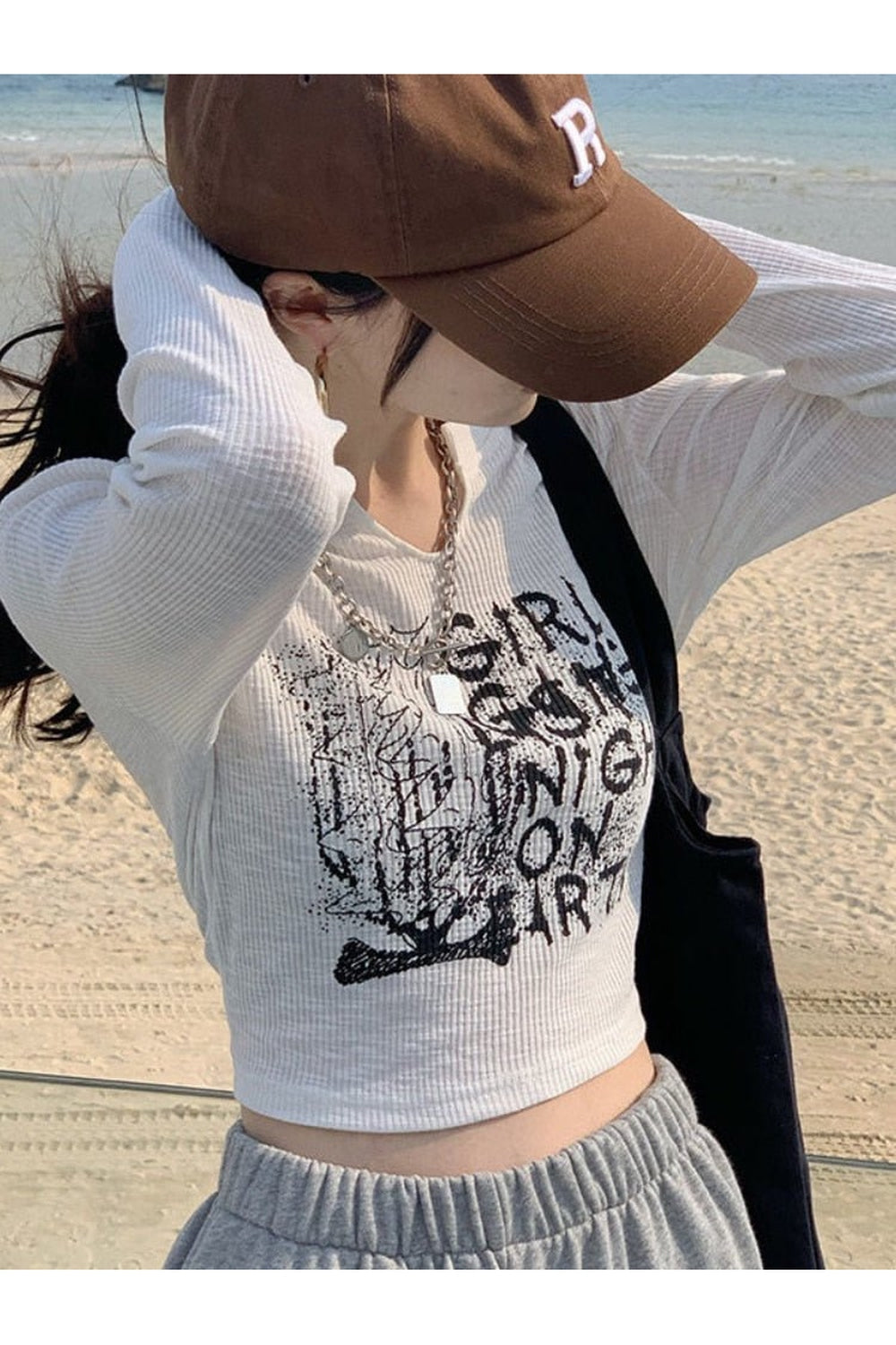 Genç kızlar için şık kesimli crop üst.
