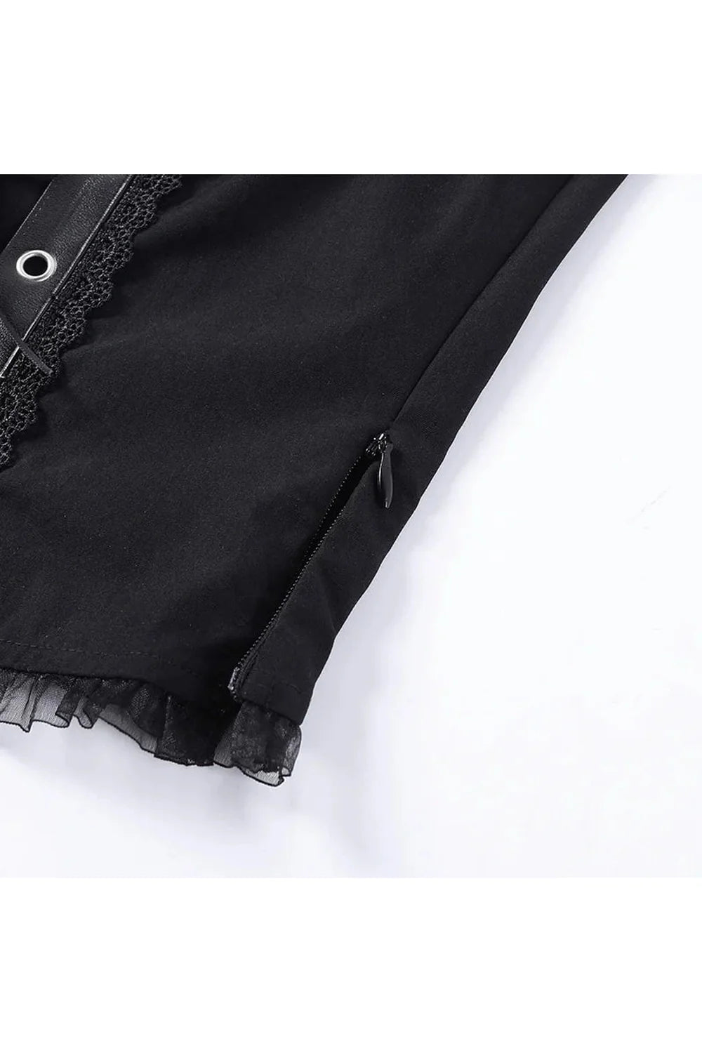Alternatif Slim Fit Dantel Bandaj Kadın üst, zarif ve şık görünüm sunar.