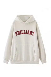Sonbaharın parlak renkleriyle tasarlanmış rahat hoodie.