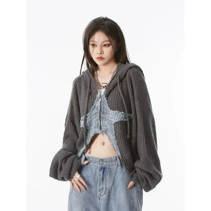 Göksel Gölge Hoodie, huzurlu ve modern bir stile sahip.