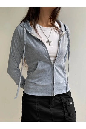 Sonbahar temasını yansıtan şık fermuarlı hoodie tasarımı.