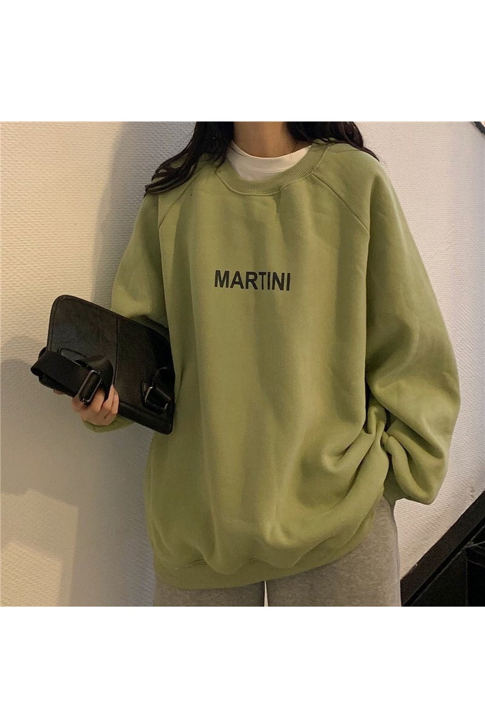 çiftlerin şıklığını tamamlayan Oversize Sweatshirt tasarımı.