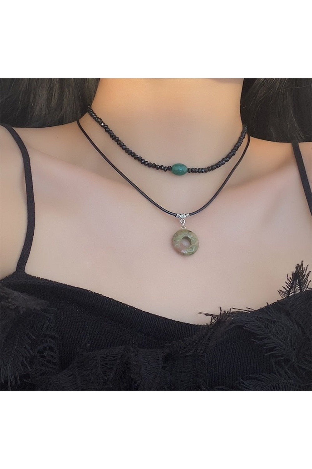 Kristal kalp detaylı gotik tarz alternatif kolye.