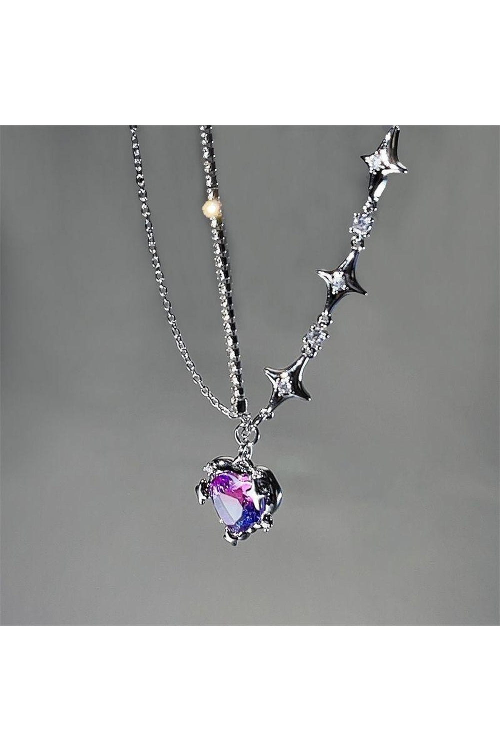 Gothic tarzıyla tasarlanmış Kristal Kalp kolye alternatifi.