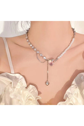 Kristal kalp detaylı gotik kolye alternatifi.