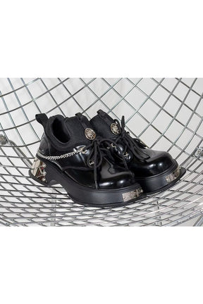 Siber kuru kafa detaylı metal platform ayakkabı trendy görünüm.