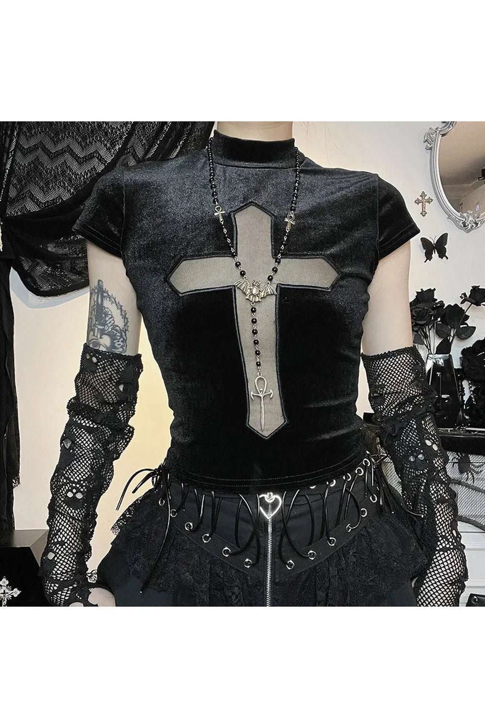 Karanlık haç desenli şeffaf gotik tişört, kadınlar için.