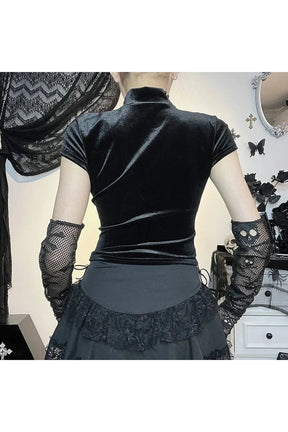 Karanlık haç desenli şeffaf gotik tişört kadınları büyülüyor.