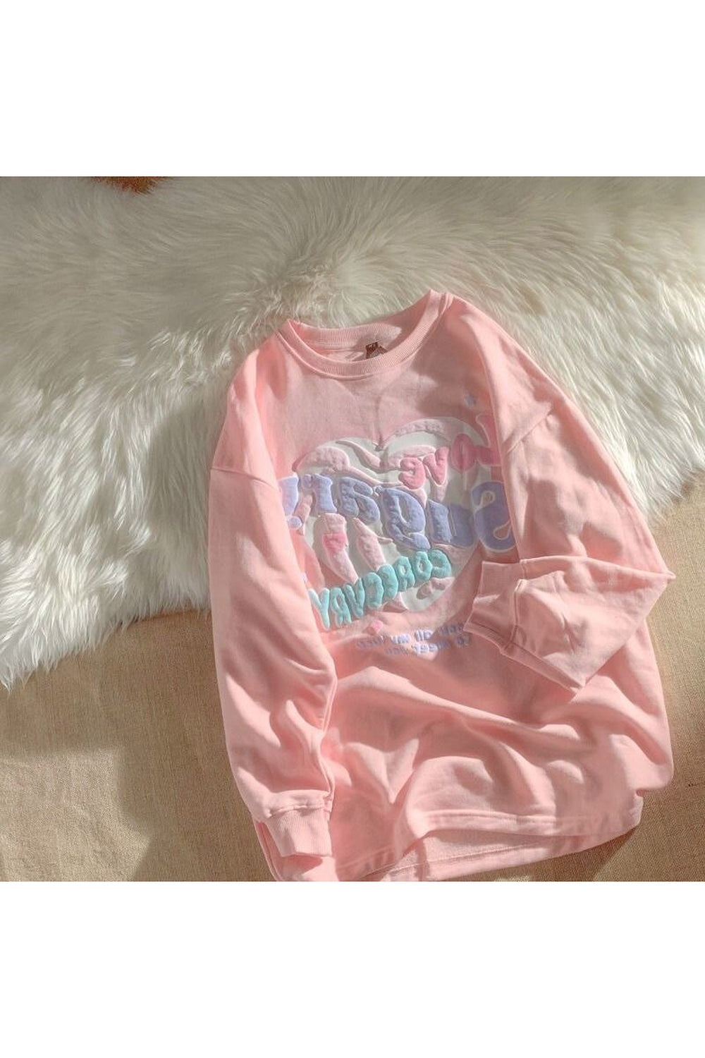 Rahat ve şık Dreamcore tarzı geniş kesim sweatshirt.