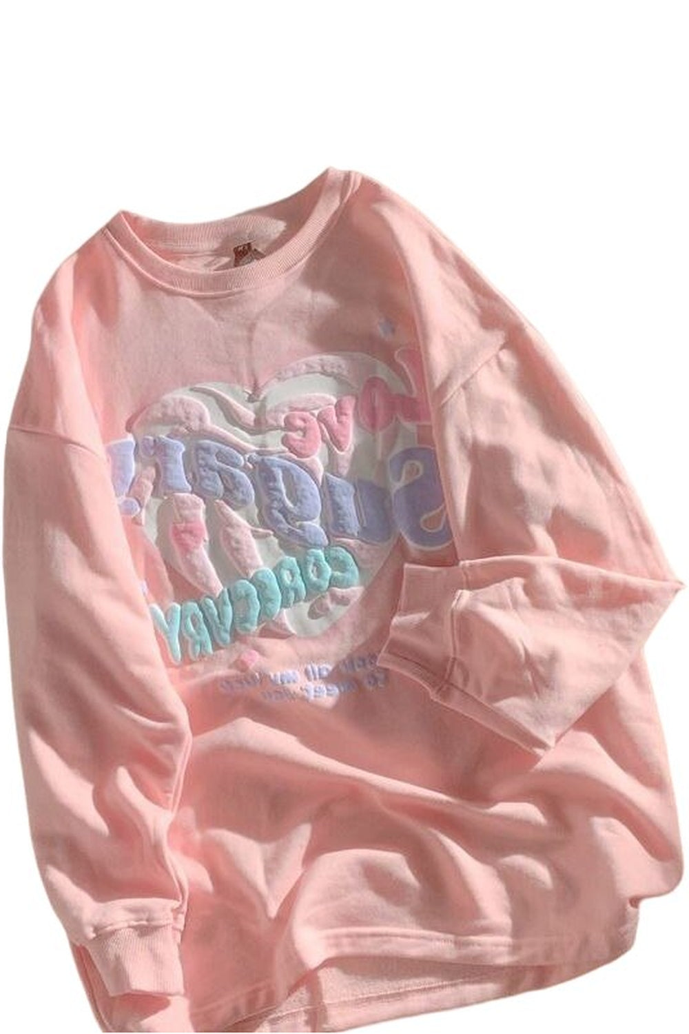 Dreamcore tarzını yansıtan geniş kesimli sweatshirt tasarımı.