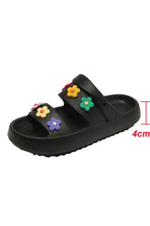 çiçek desenli platform sandaletler, yazın şıklığınızı tamamlayacak.