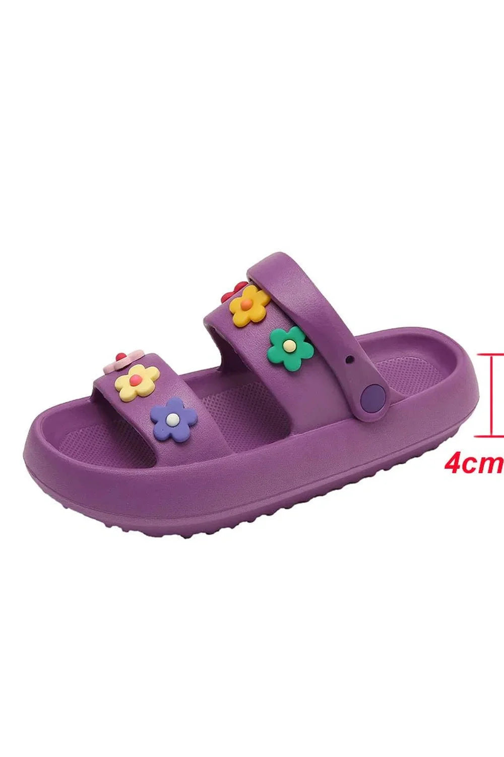 çiçek desenleriyle süslenmiş platform sandaletler yaz sezonuna hazır.