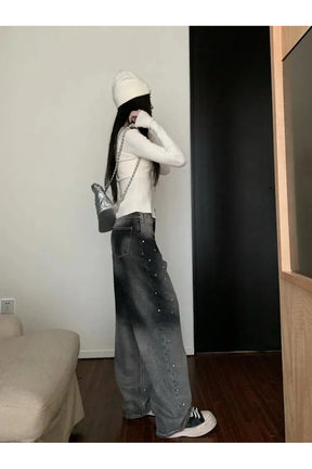 Sonbahar renklerinde, simli detaylarla zenginleştirilmiş grunge tarzı kot.