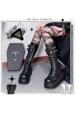 Gotik tarzda platform tabanlı kadın bilek savaş botları.