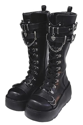 Gotik tarzda tasarlanmış kadın platform savaş botları.
