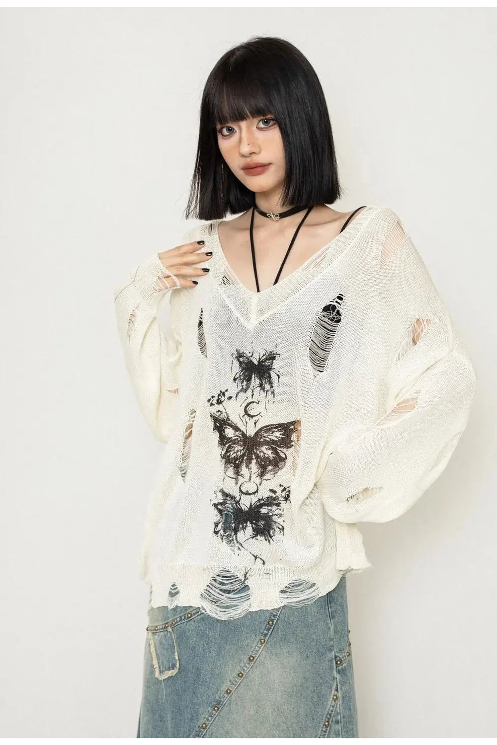 Sonbahar renkleriyle süslenmiş gotik tarzında kelebek desenli oversize kazak.