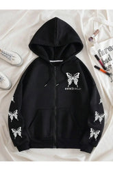 Sonbahar tonlarında gotik tarzıyla öne çıkan kelebek desenli fermuarlı hoodie.