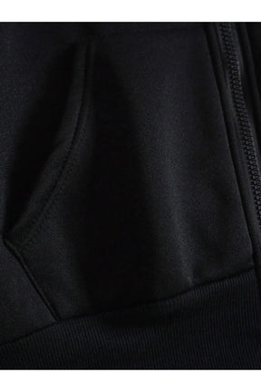 Sonbahar esintilerini taşıyan Gotik tarzı, kelebek detaylarıyla zenginleştirilmiş fermuarlı hoodie.