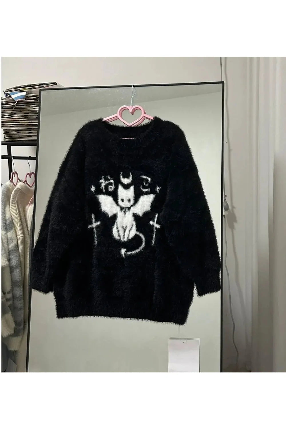 Gotik iblis Oversize Kazak, stil sahibi ve rahat.