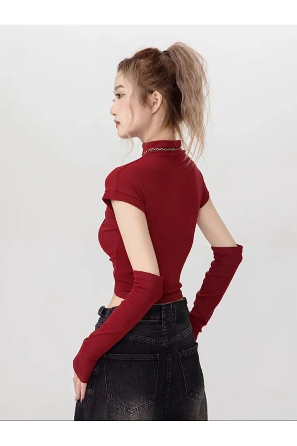 Gotik tarzda grafik desenli balıkçı yaka crop üst.