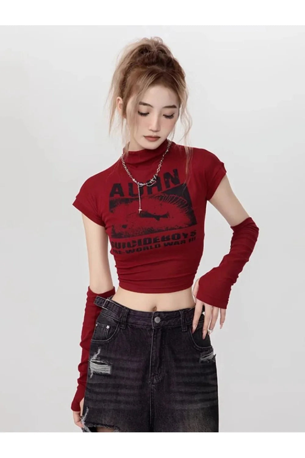 Gotik temasıyla tasarlanmış balıkçı yaka crop üst.