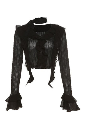 Gotik tarzı yansıtan dantel detaylı crop bluz.