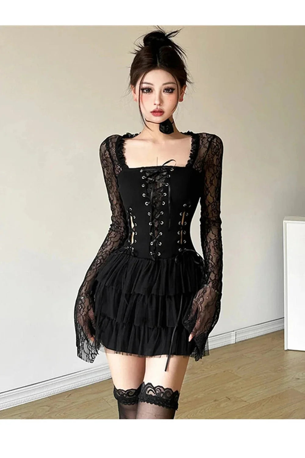 Gotik Dantel Katmanlı Mini Elbise