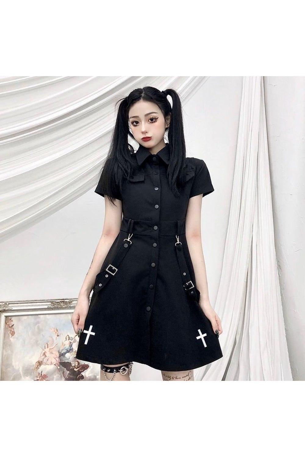 Gotik Punk tarzıyla öne çıkan şık elbise.