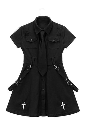 Gotik tarzı yansıtan punk gömlek elbise trendleri takip ediyor.