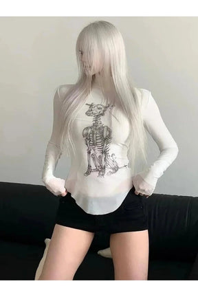 Gotik tarzda tasarlanmış iskelet desenli balıkçı yaka uzun kollu üst.