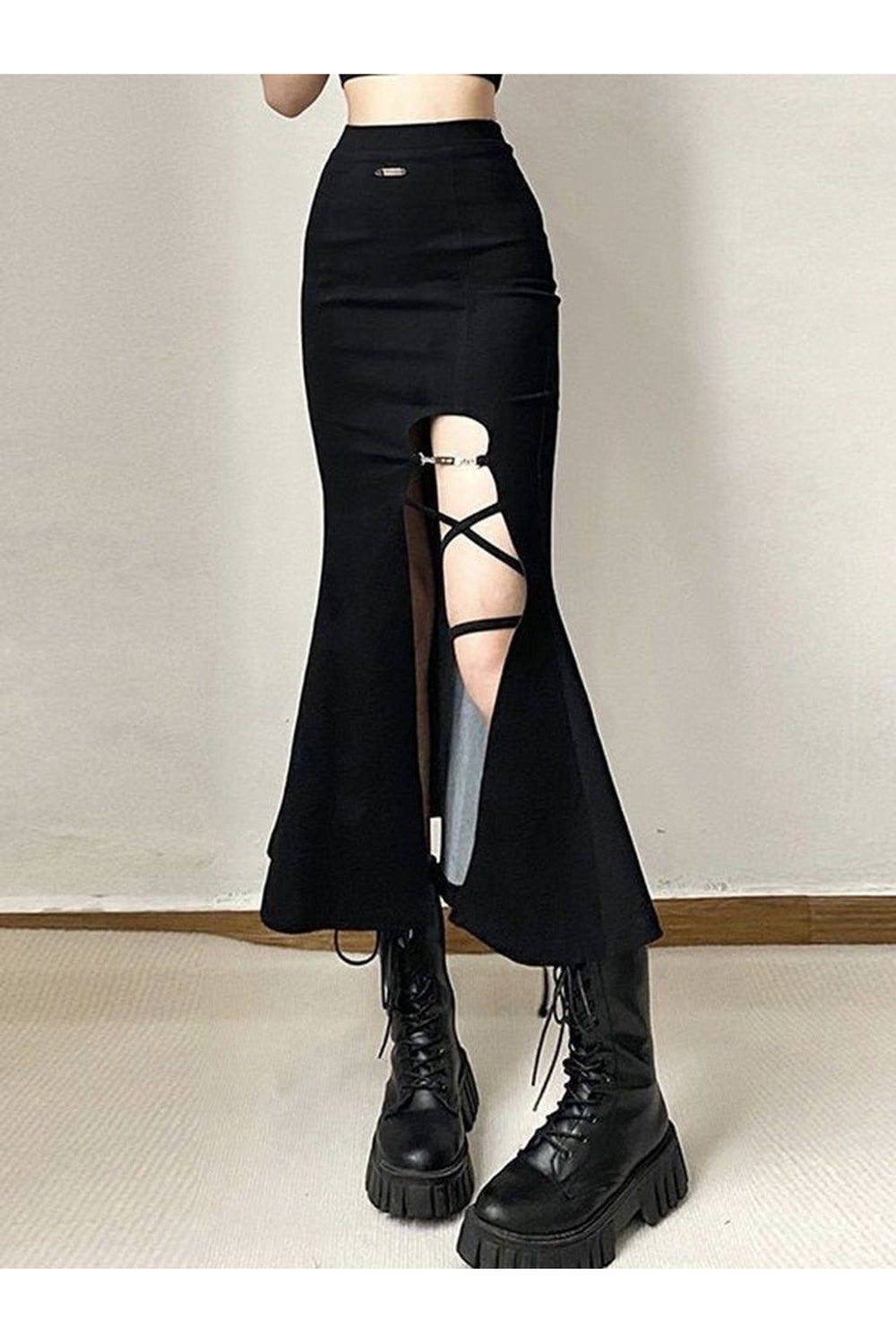 Gotik tarzda yırtmaç detaylı deniz kızı etek.