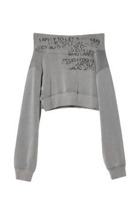 Gri renkli ve kısa kesim sweatshirt rahatlık sunar.