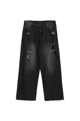 Grunge tarzında yırtık çizgili pantolon, havalı ve rahat.