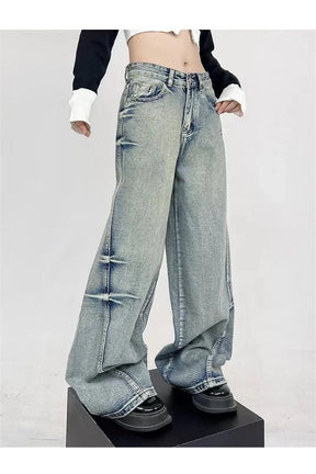 Grunge tarzıyla öne çıkan yüksek bel pantolon.