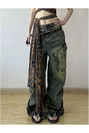 Geniş Grunge stili kargo pantolonu, rahat ve şık.
