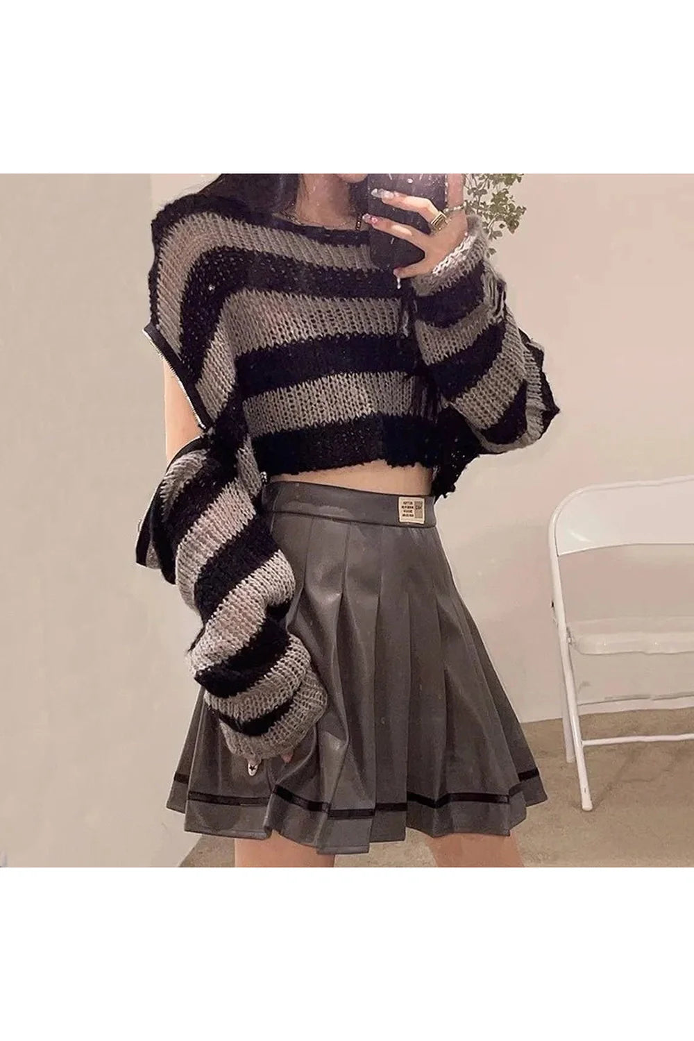 çizgili desenleriyle şık Grunge Crop Kazak.