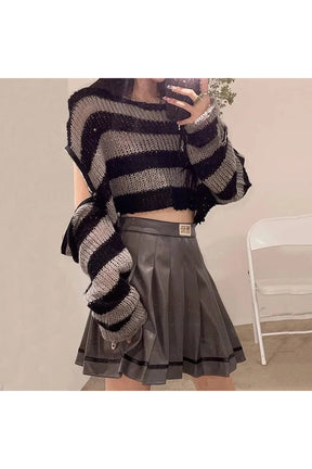 çizgili desenleriyle şık Grunge Crop Kazak.