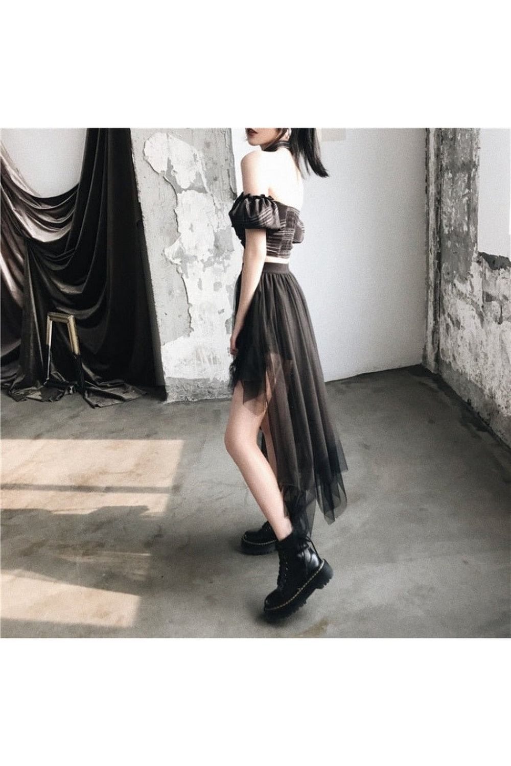 Yüksek Bel Gotik File Etek, feminen ve dikkat çekici.